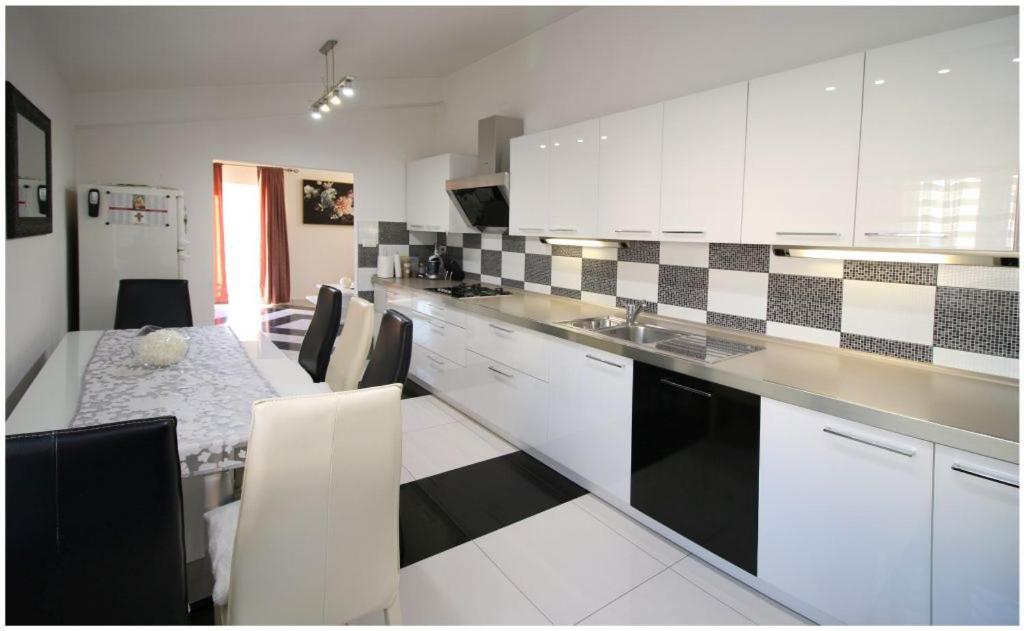 Mikelin Apartment Primosten Luaran gambar