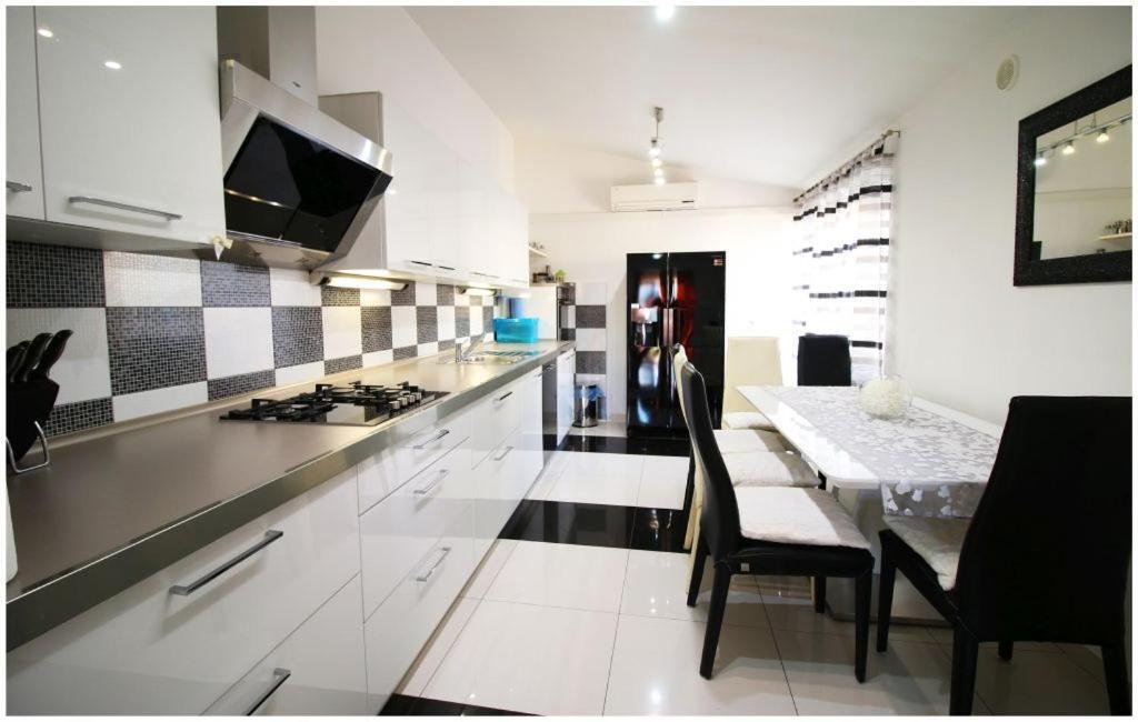 Mikelin Apartment Primosten Luaran gambar