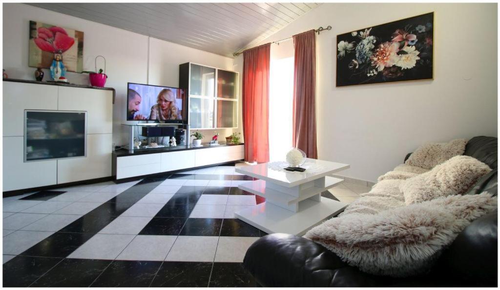 Mikelin Apartment Primosten Luaran gambar