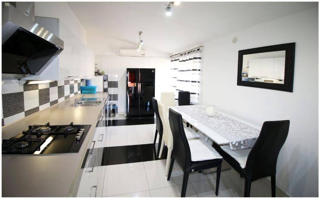 Mikelin Apartment Primosten Luaran gambar